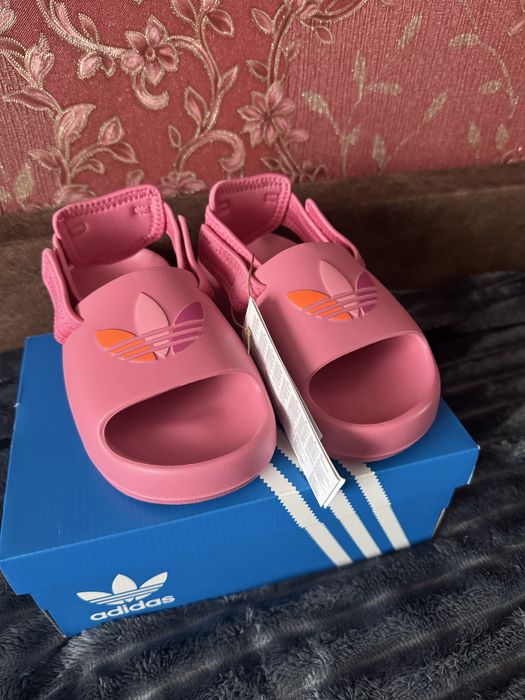 Взуття для дівчинки Adidas орігінал