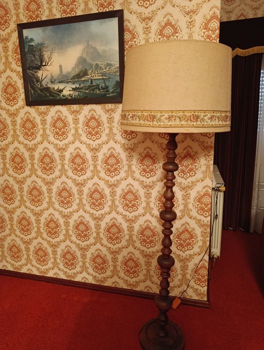 Candeeiro pé alto madeira