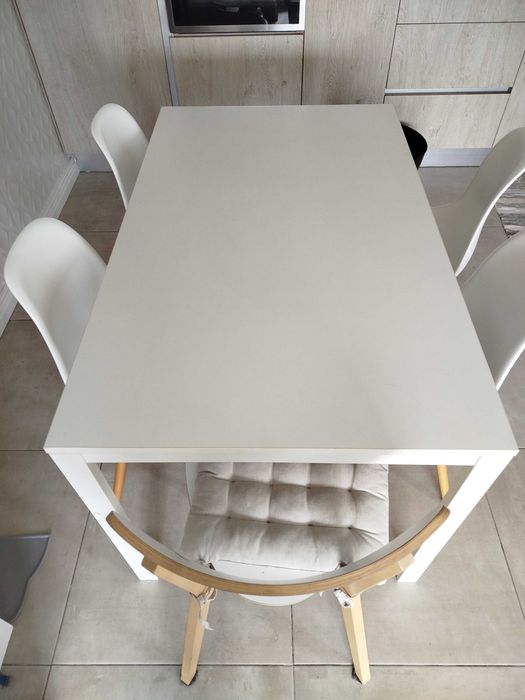 Conjunto de móveis IKEA BESTÅ + oferta de mesa de jantar