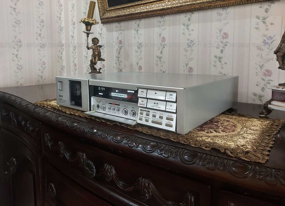 ТОПова касетна дека AKAI GX-9  ( made in japan )