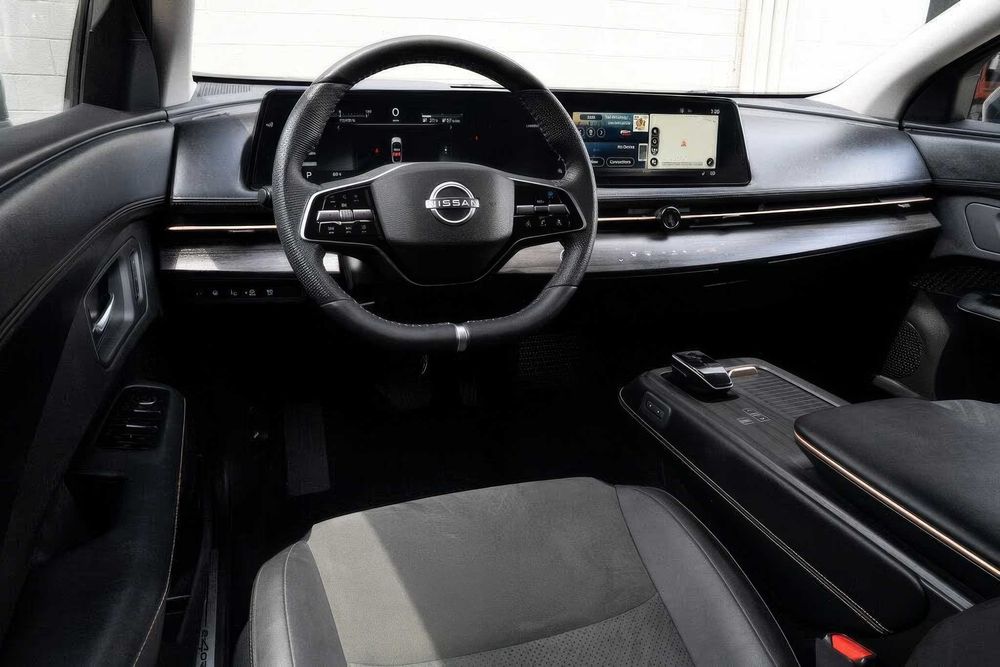 Nissan Ariya      2024