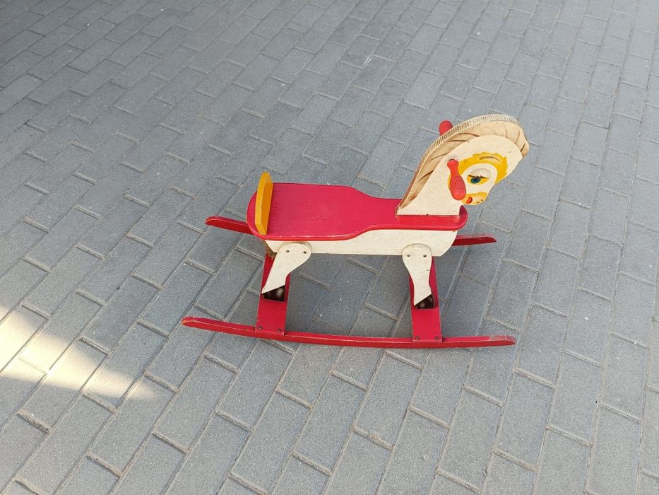 Cavalo baloiço de pau
