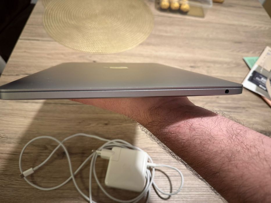 MacBook Pro 13” 2020 – M1 / 16 GB RAM / 512 GB SSD