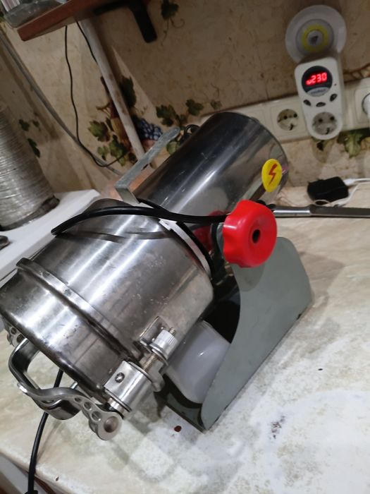 Гриндер, кавомолка,дробарка,млин