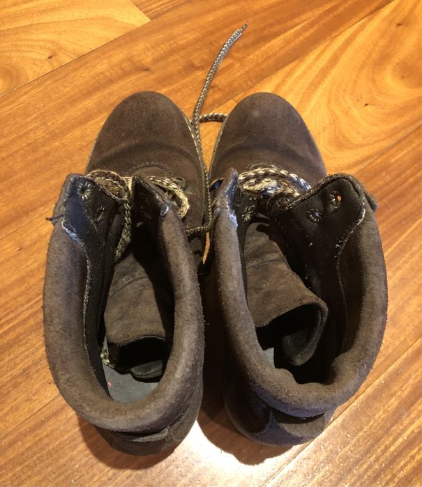 Botas de caminhada em camurça