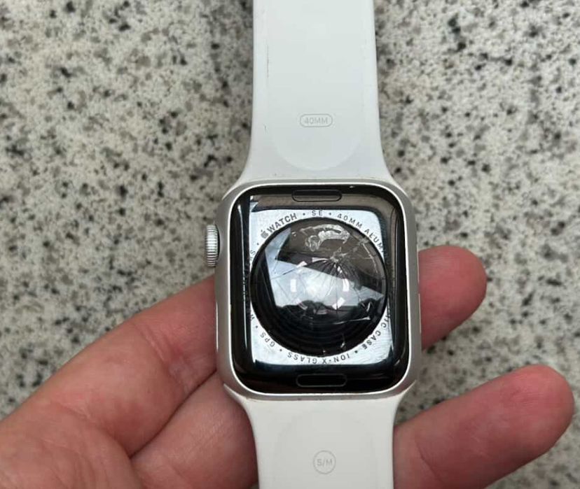 Apple watch se 38mm потребує ремонту дефект