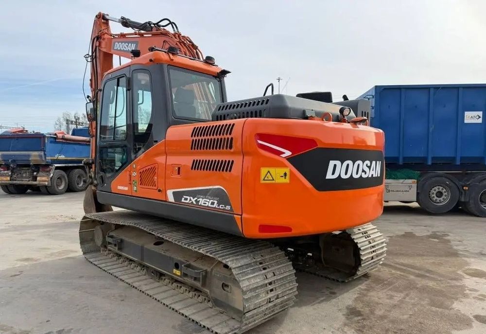 Гусеничний екскаватор Doosan DX160LC-5