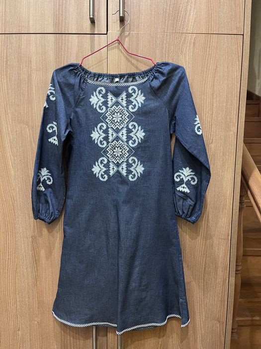 Продається сукня-вишиванка