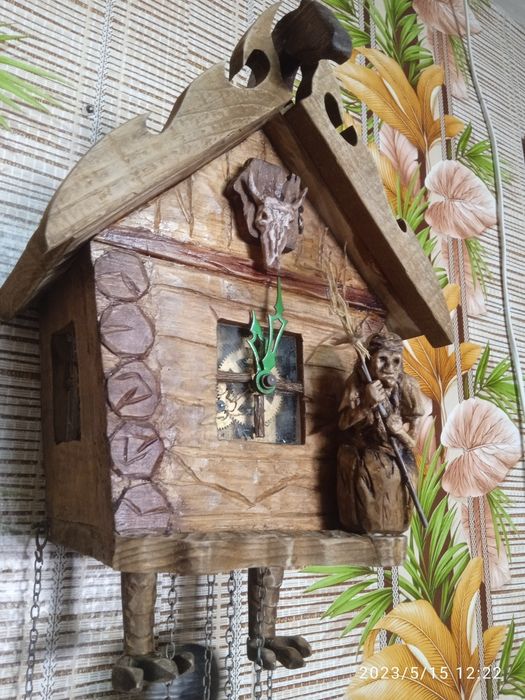 Часы с кукушкой в ассортименте