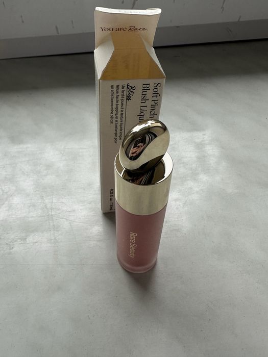 Róż Rare Beauty Bliss