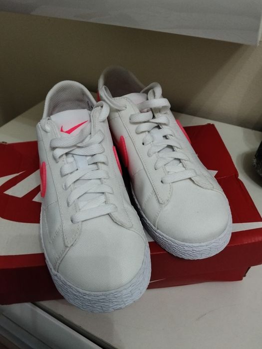 Ténis Nike low pop