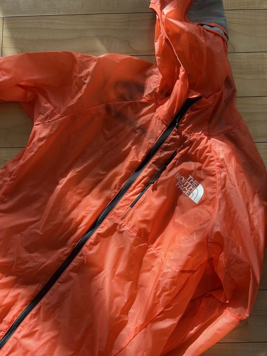 Oryginalna kurtka przeciwwiatrowa The North Face S z kapturem damska