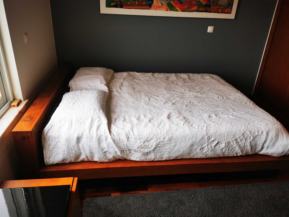 Mobília de quarto em carvalho em óptimo estado