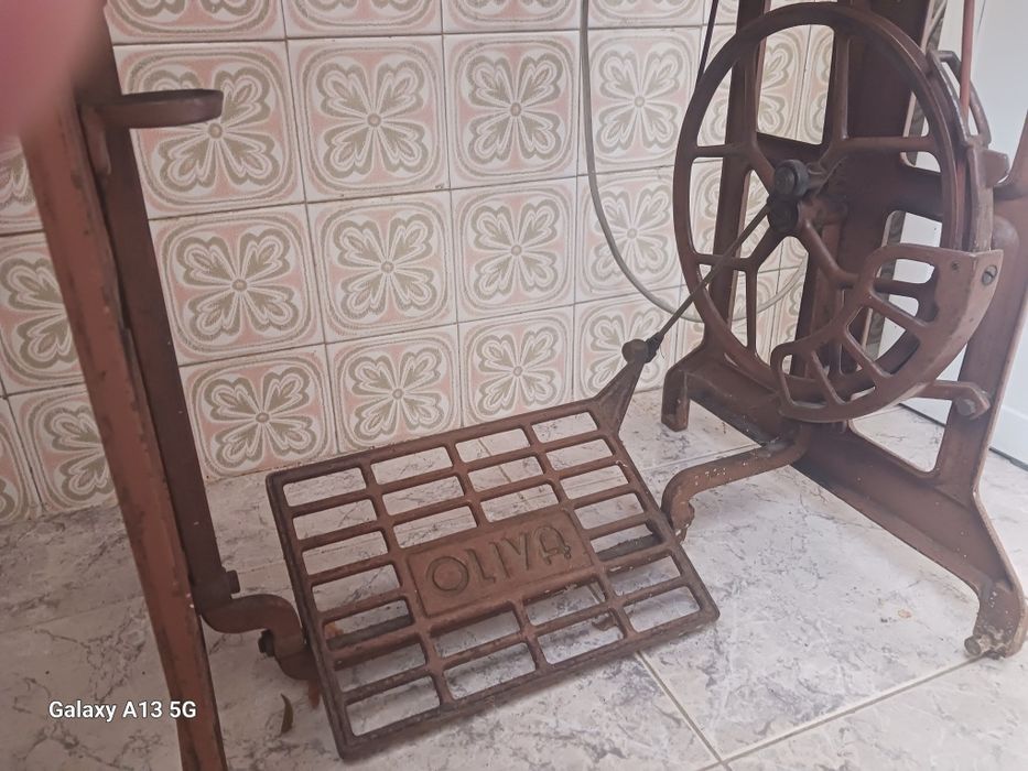 Maquina de costura OLIVA