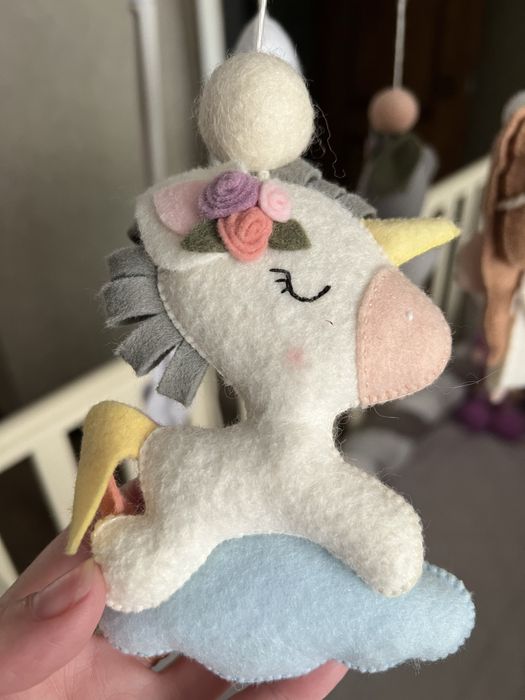 Дитячий мобіль на кроватку