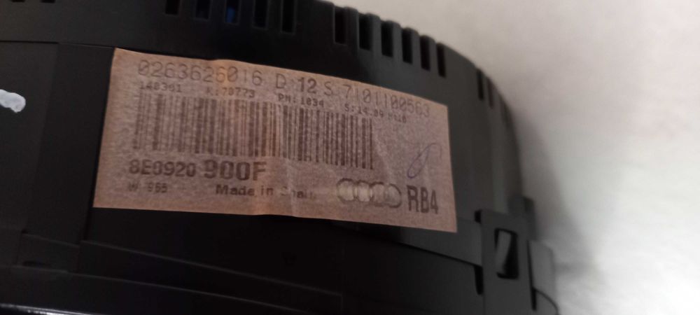 Licznik Audi A4 B6 2.0 -900F 141tkm