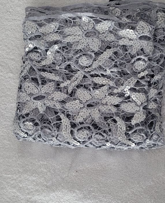 Szal koronkowy z cekinami srebrny