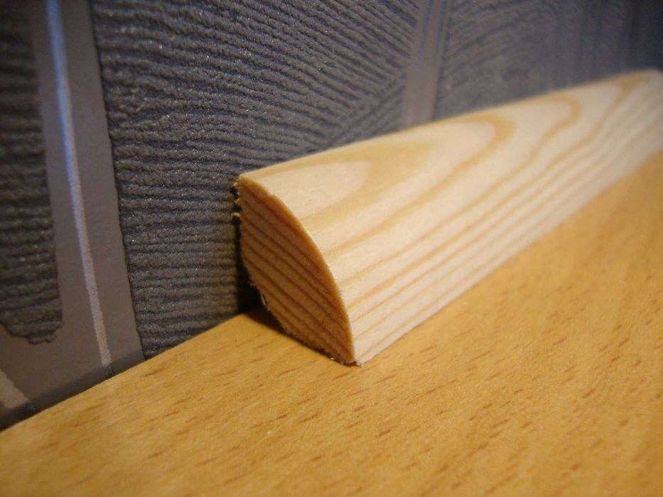 Kątowniki drewniane , ćwierćwałki, listwy.