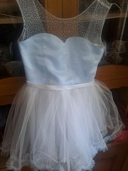 Гарна сукня на дівчинку