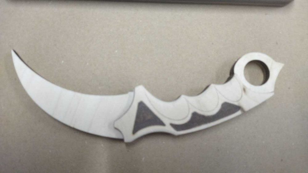Ніж Karambit з дерева