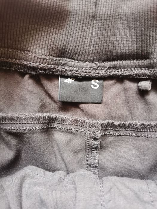 Spodnie joggery 4F