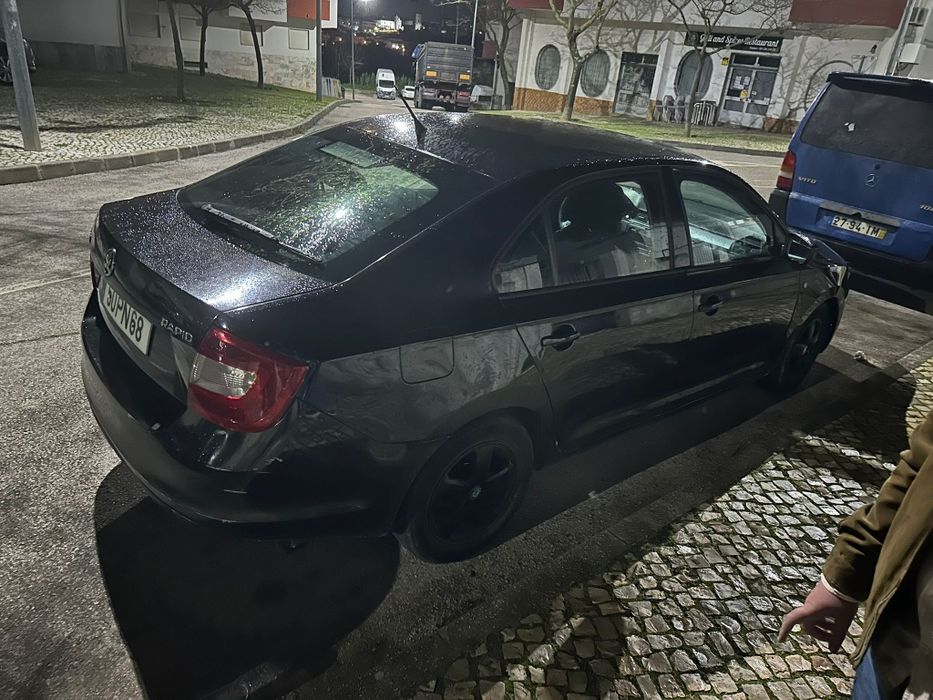 Skoda rapid impecável