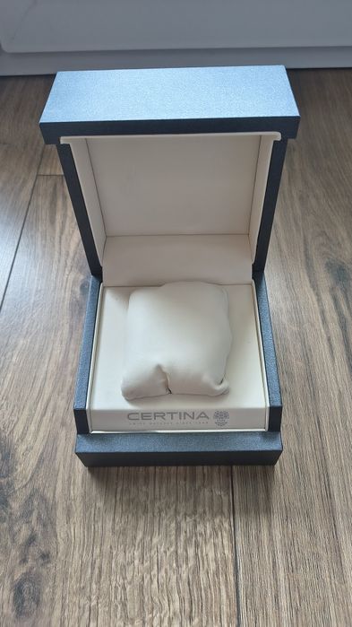 Certina eleganckie pudełko na zegarek