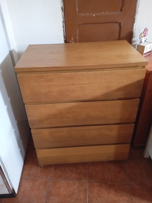Cómoda de 4 gavetas