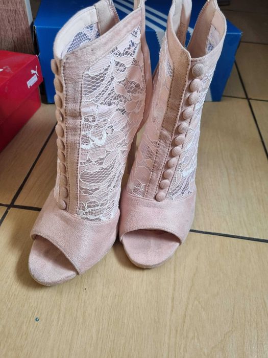 Damskie szpilki buty na obcasie  r.37,