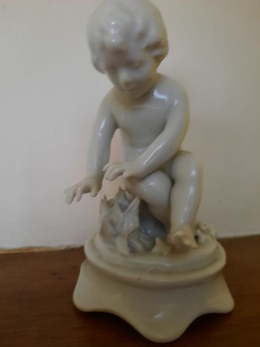 Estátua "inverno " biscuit branco 4 estações  Artibus