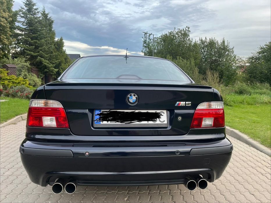 BMW M5 Europa. Carbon Swartz Metallic. Rarytas. Zamiana