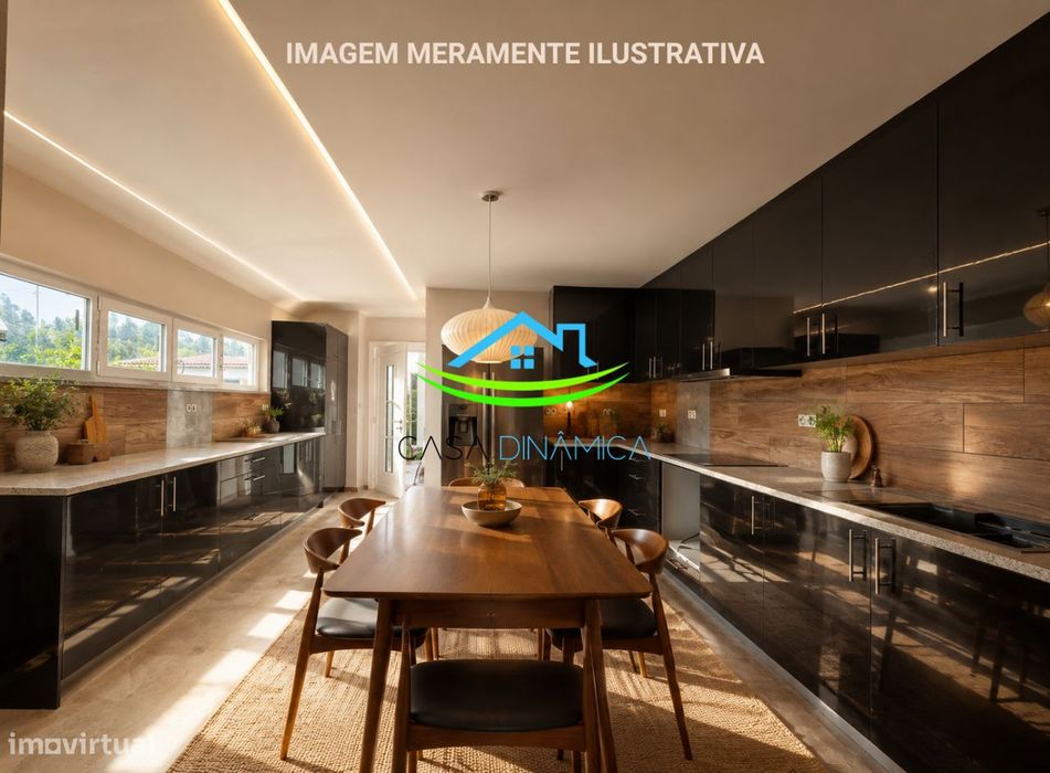 A moradia térrea com pormenores de luxo com quintal e terreno