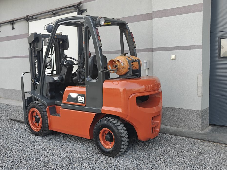 Wózek widłowy Nissan FG30 3T Lpg Pompowane Opony Przesuw Boczny