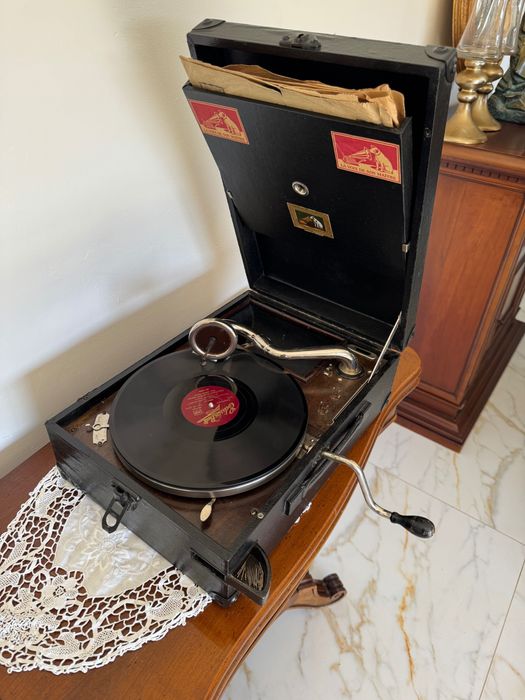 Vendo gramofone antigo