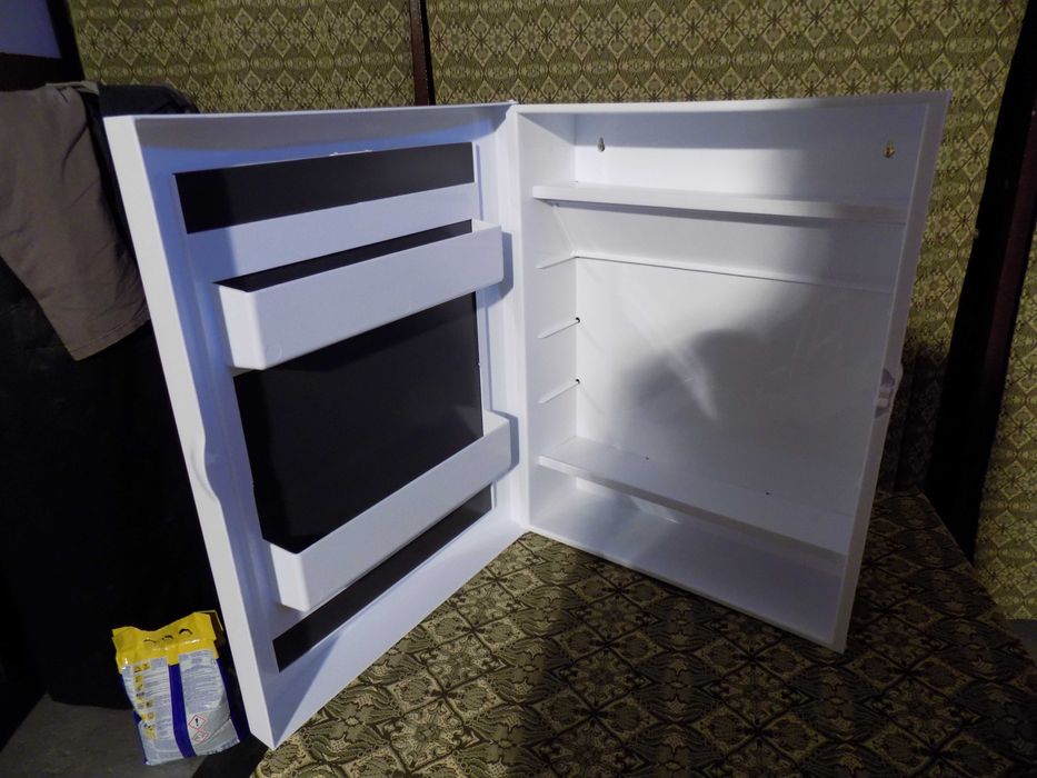 Sprzedam nową szafkę łazienkową