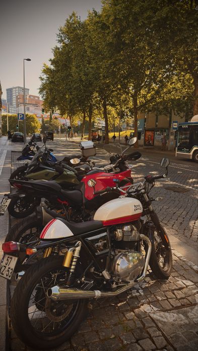 Royal Enfield Interceptor 650 cafe racer