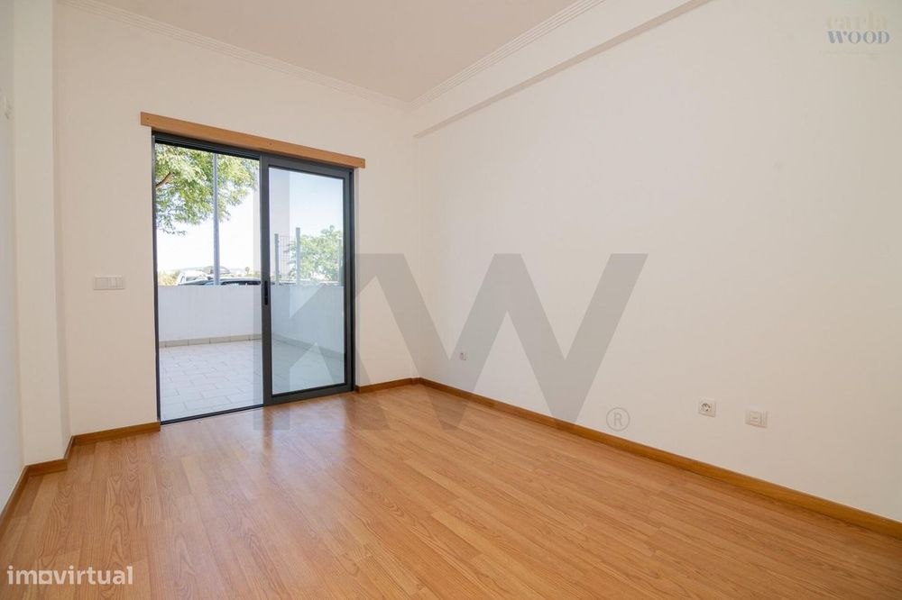 Um fantástico apartamento t2 de rés do chão, com terraço e logradouro