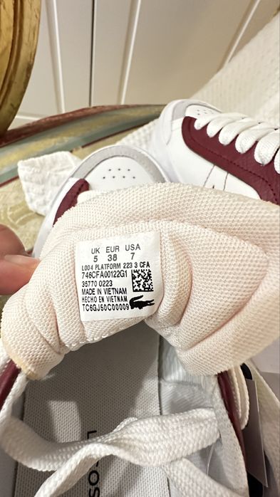 Sapatilhas de Lacoste.