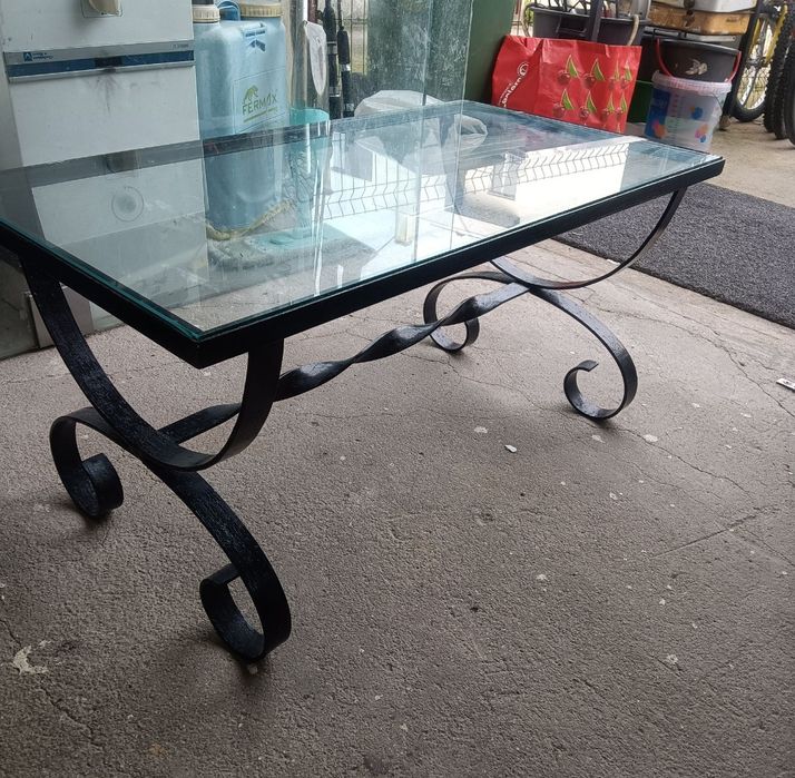 Mesa de centro estilo antigo