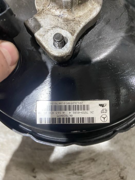 Вакуумник тормозов  разом з циліндром Мерседес МЛ 163