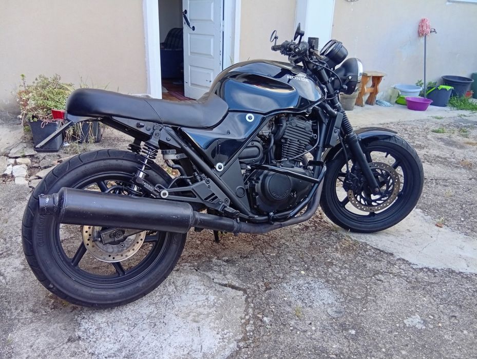 Vendo CB 500 custom.