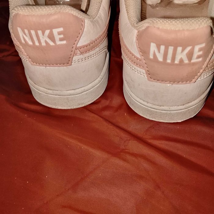 Кросовки   NIKE   42 р  , бiлi