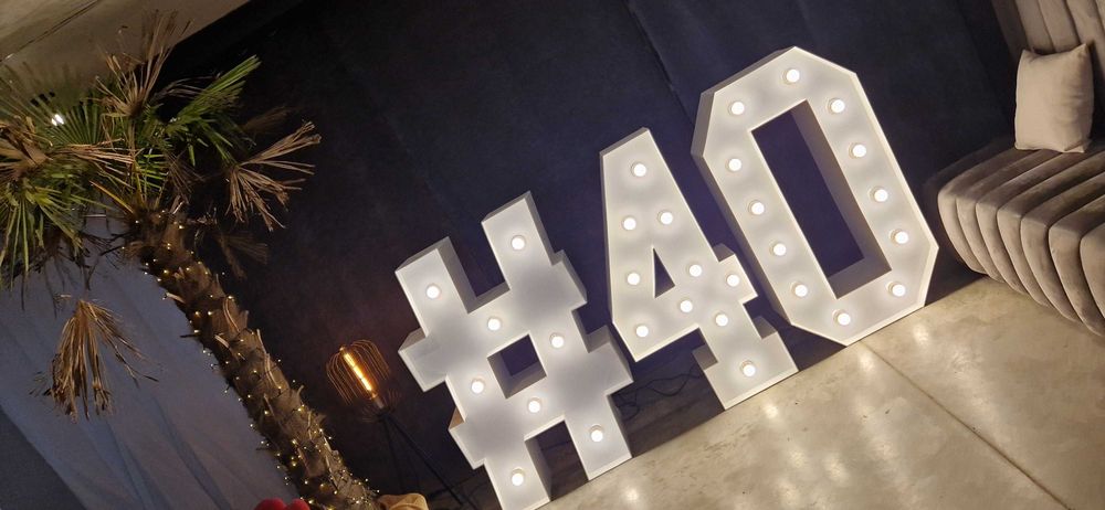 Wynajem cyfr LED „40” – idealne na 40. urodziny lub jubileusz!