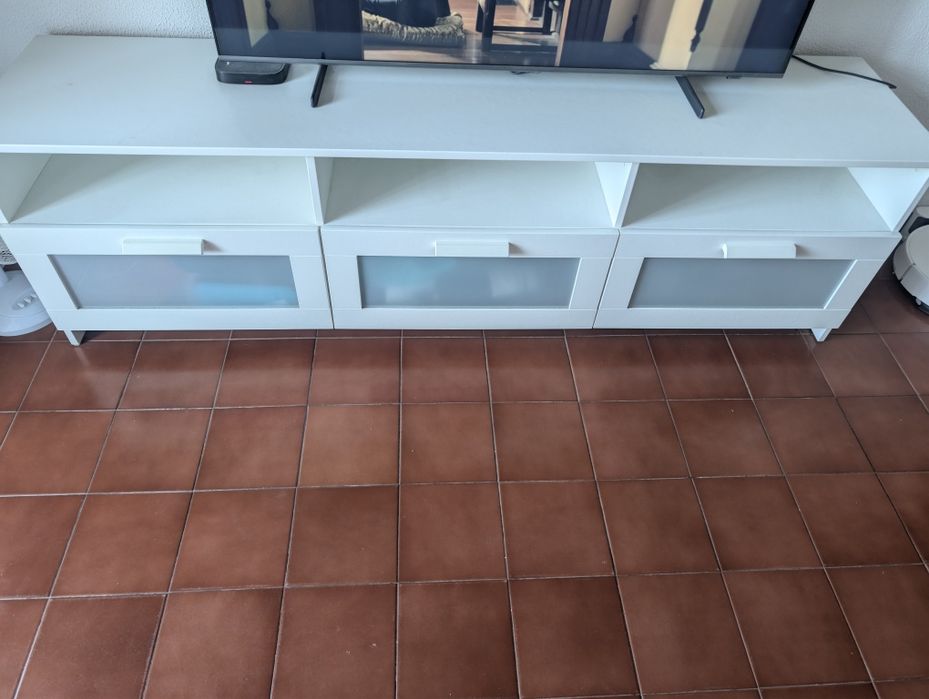 Vendo rack de TV  branco comprado no IKEA
