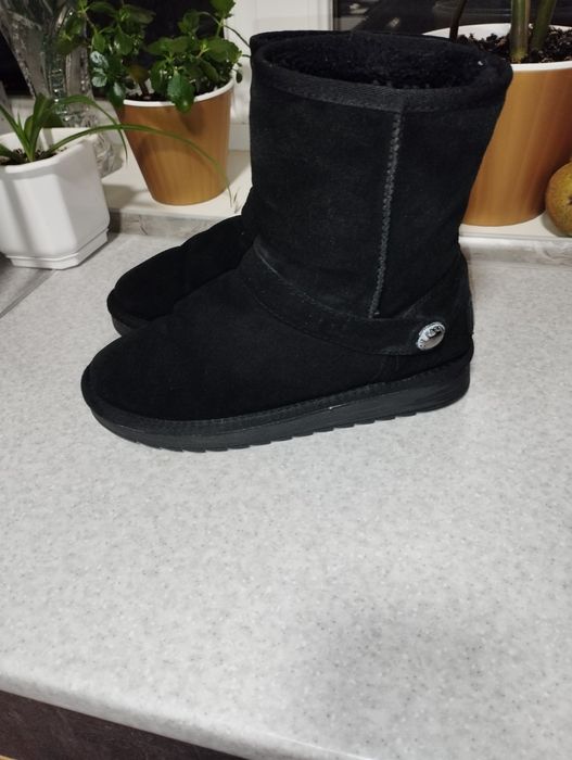 Жіночі теплі уггі