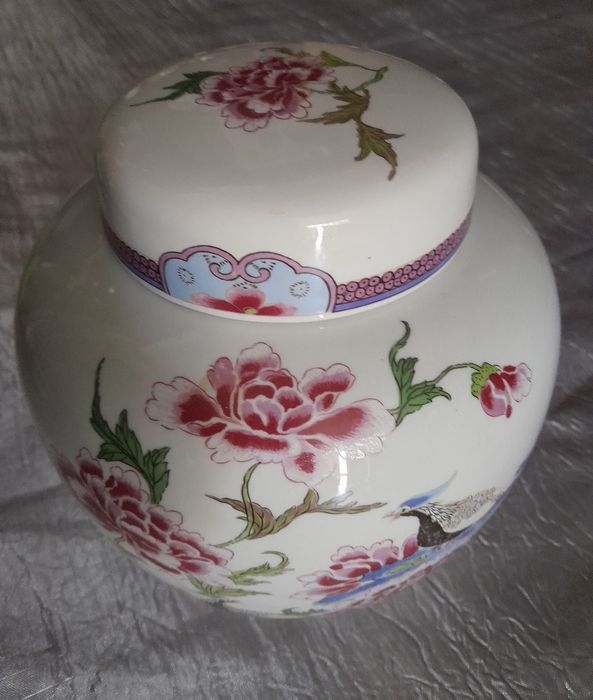 Small decorative pot459630471755212800