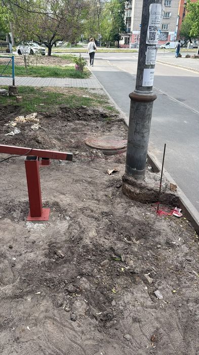 монтаж профнастилу на паркан , стовпчики , благоустрій.