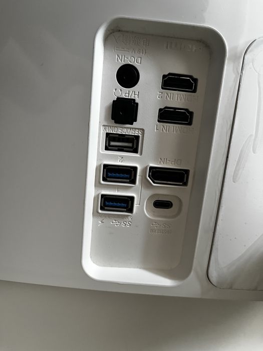 LG 34UC99-W – 34” UltraWide QHD, USB-C, IPS, FreeSync monitor