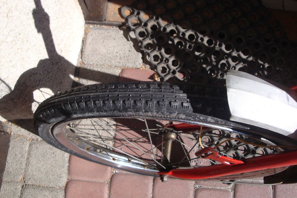 Koła - rower z PRL-u.