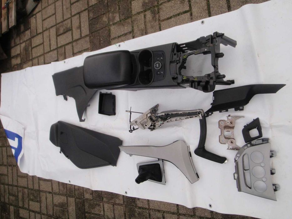 Ford Focus MK3 przedlift podłokietnik orginał komplet